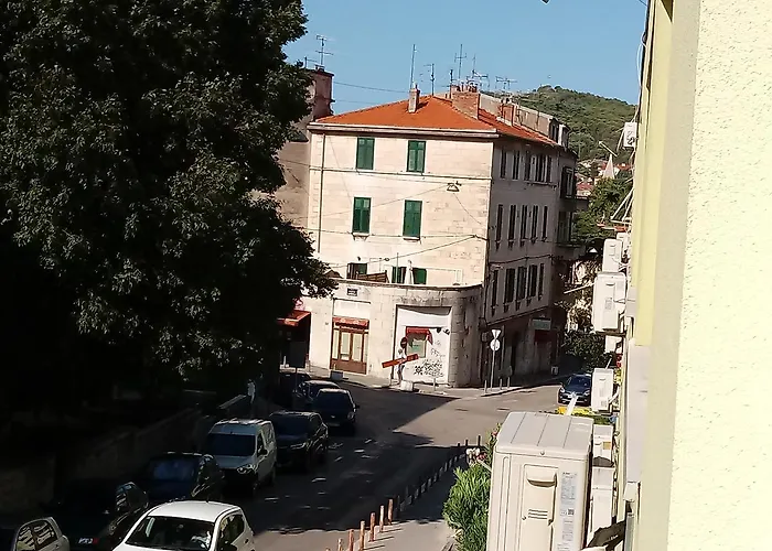 Apartment In Centre For 7