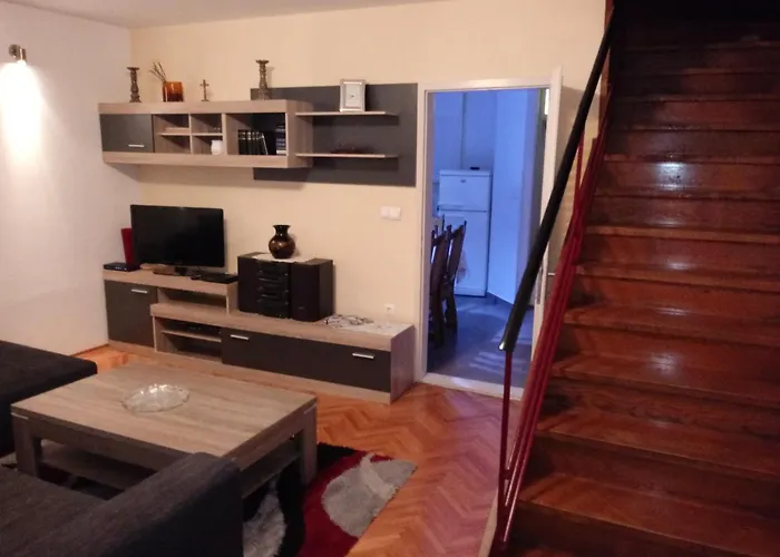 Apartment In Centre For 7