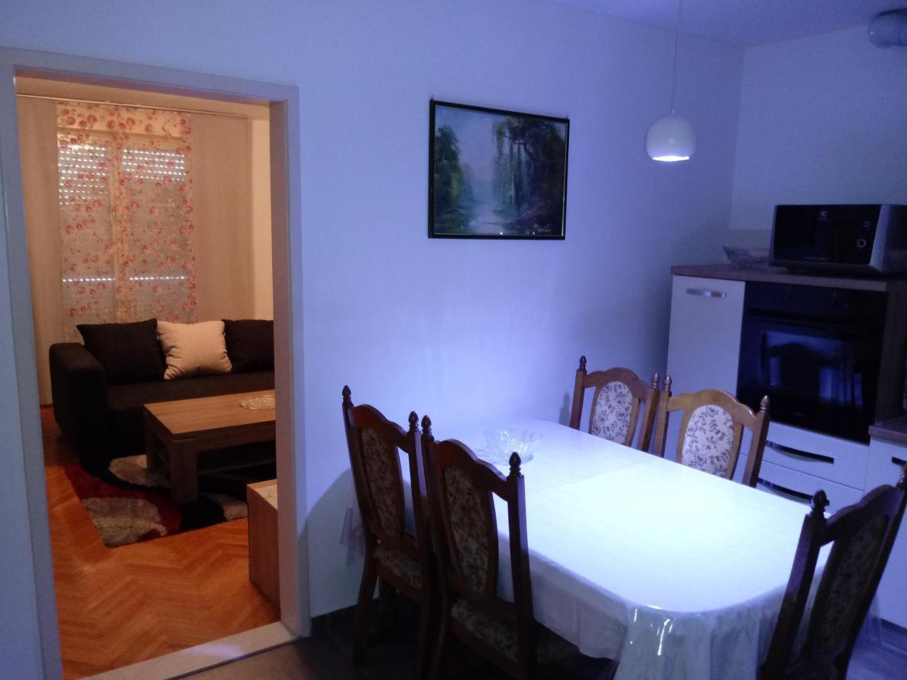 Apartment In Centre For 7 *