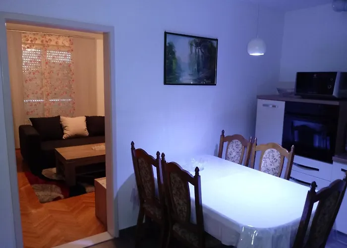 Apartment In Centre For 7